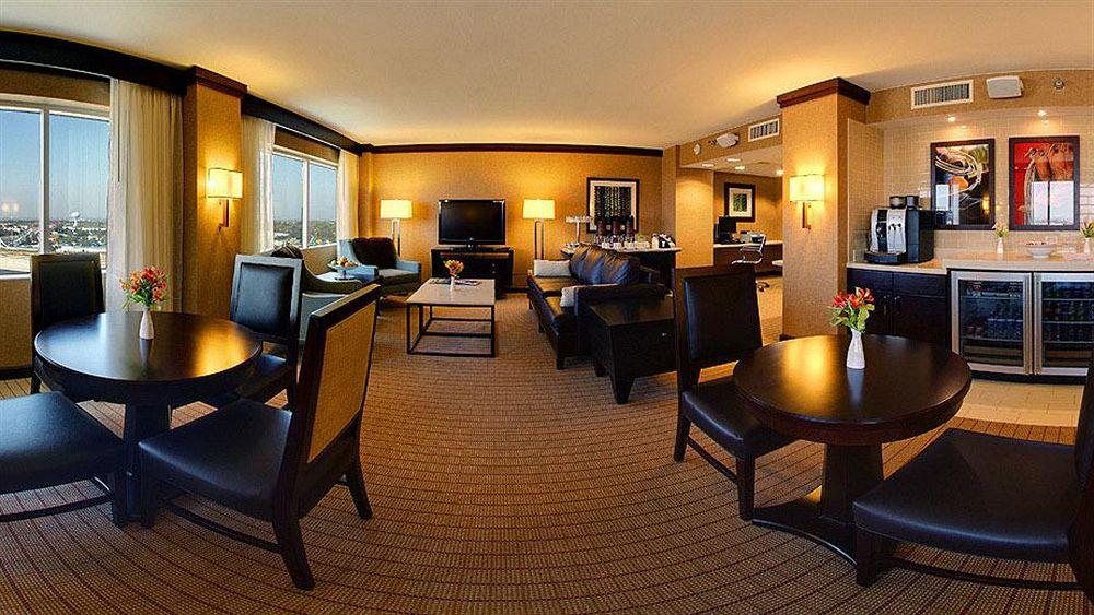 Sheraton Arlington Hotel Exterior photo