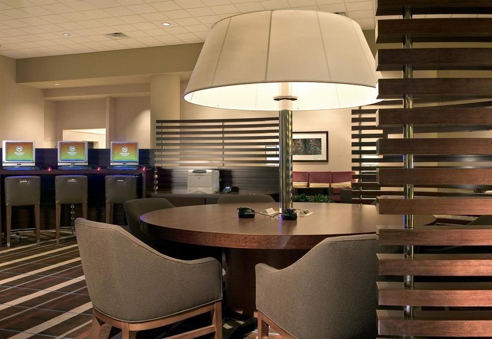 Sheraton Arlington Hotel Exterior photo