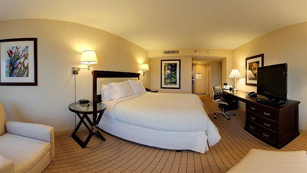 Sheraton Arlington Hotel Exterior photo